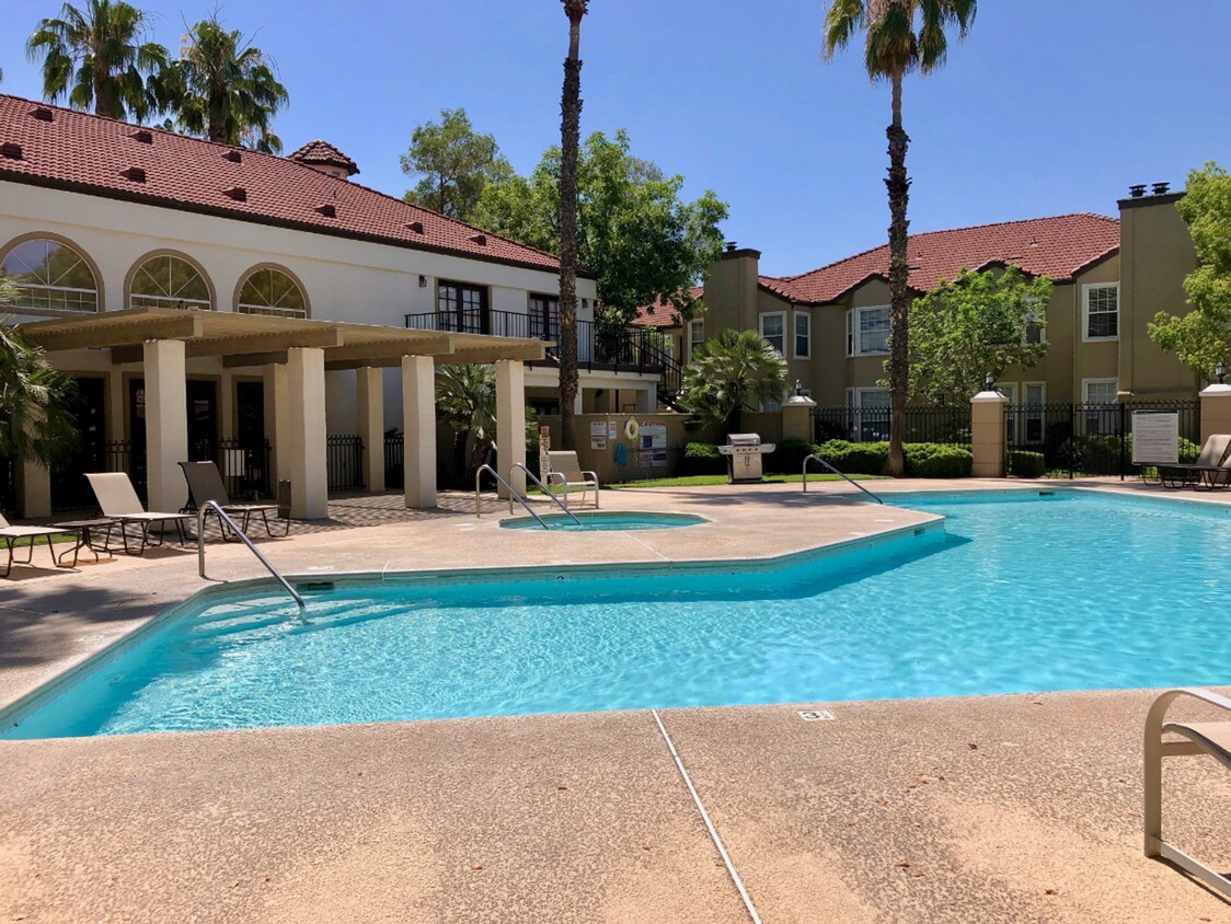 1,695 Villa San Marcos 2 Bedroom Condo... House Rental in Fresno