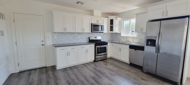 Building Photo - 5628 Willowcrest - Saheb Singh