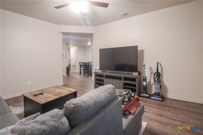 Foto del edificio - 1914 Castroville Trl