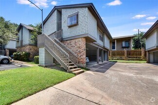 Building Photo - 7122 Wood Hollow Dr