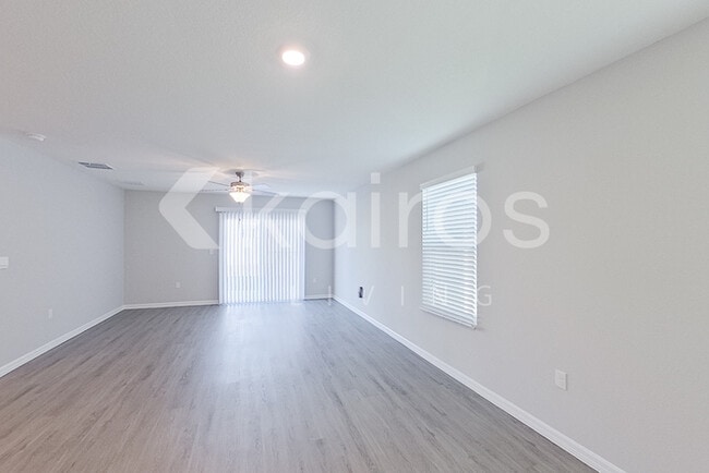 Building Photo - 8608 SW 43rd Ter