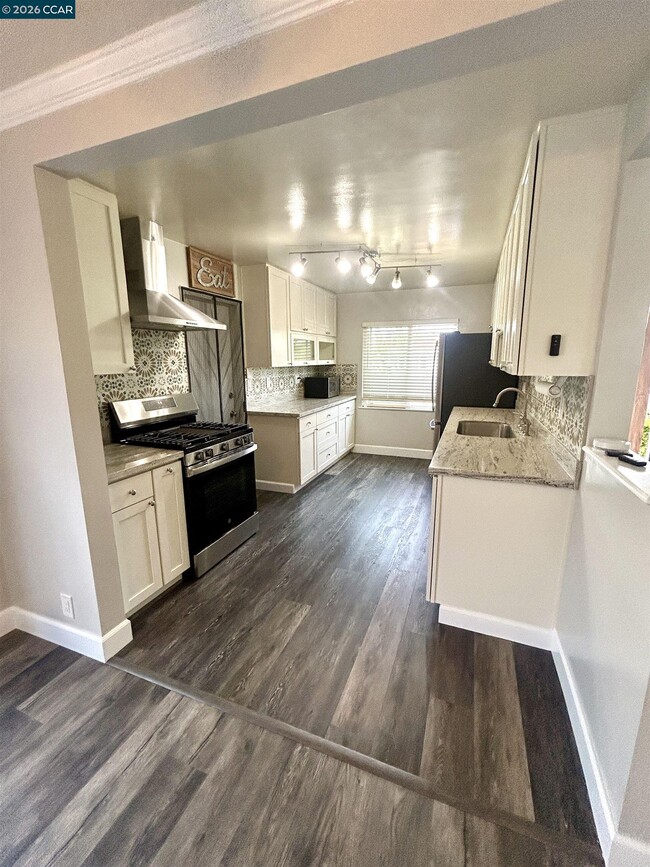 Foto del edificio - 356 Frederic Ave