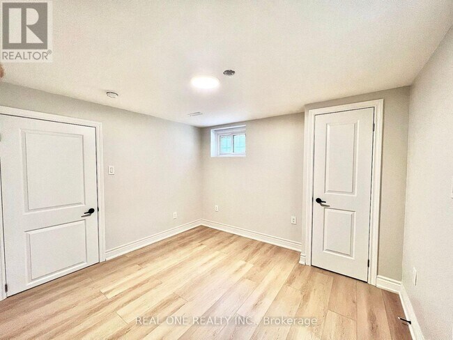 Building Photo - 65 Dewlane Dr