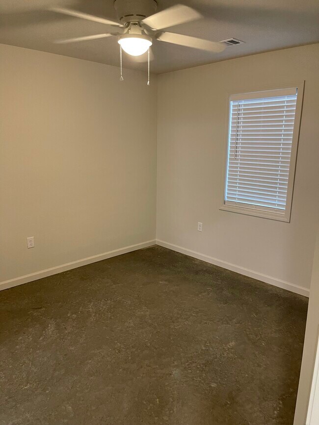 Bedroom - 5315 E Nettleton Ave