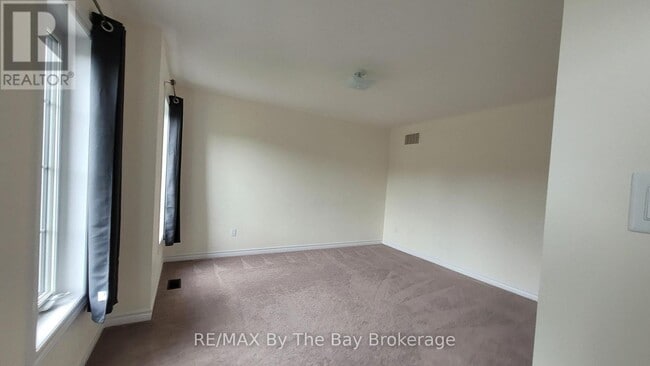 Building Photo - 218 Roy Dr.
