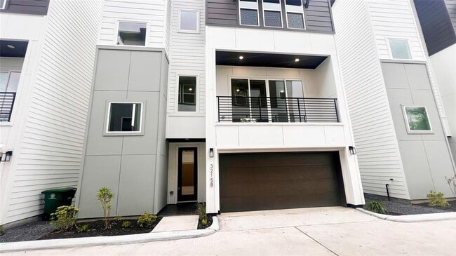 Building Photo - 3215 Ennis St