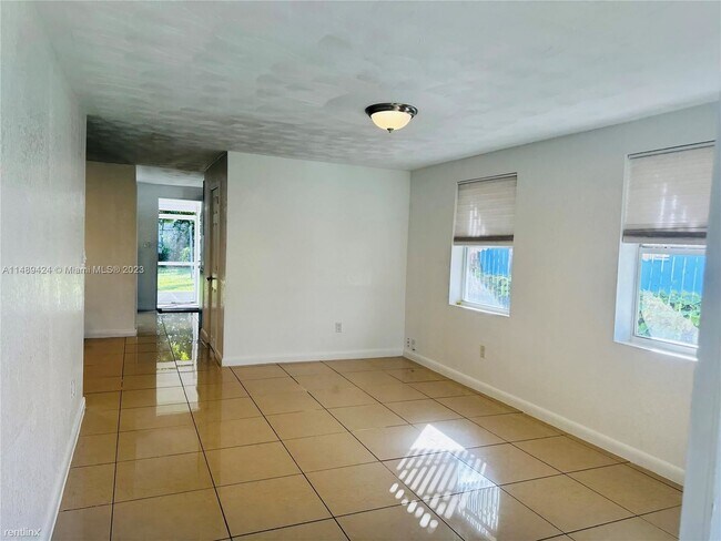 Building Photo - 3 br, 2 bath House - 6128 SW 21st St # 6128