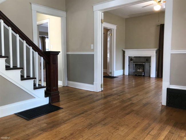 Building Photo - 4 br, 2 bath  - 1314 Oak St 1314 Oak St. #1
