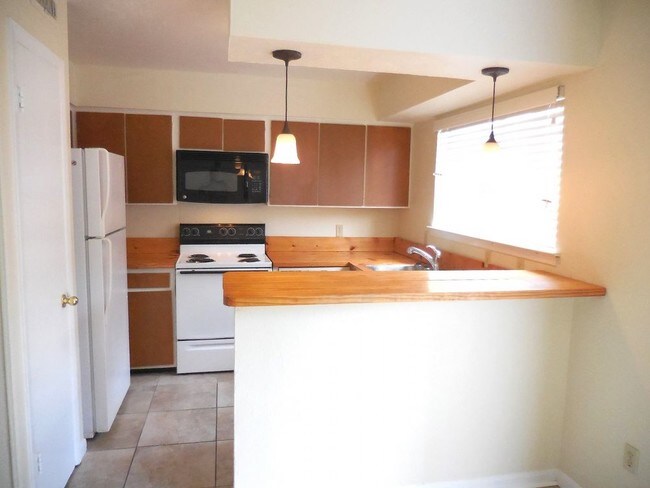Building Photo - 534 Alegre Vista Dr