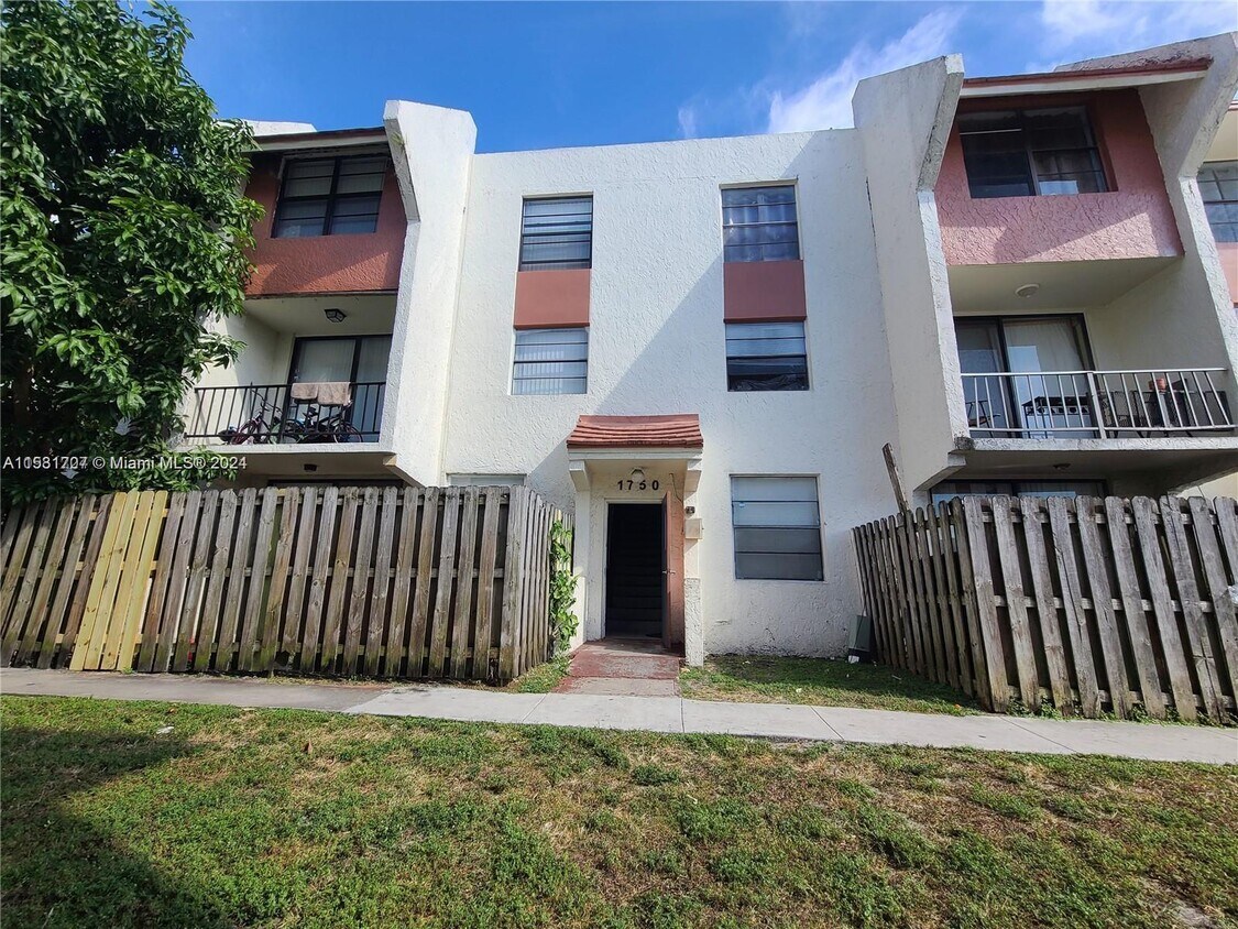 Foto principal - 1750 NW 55th Ave