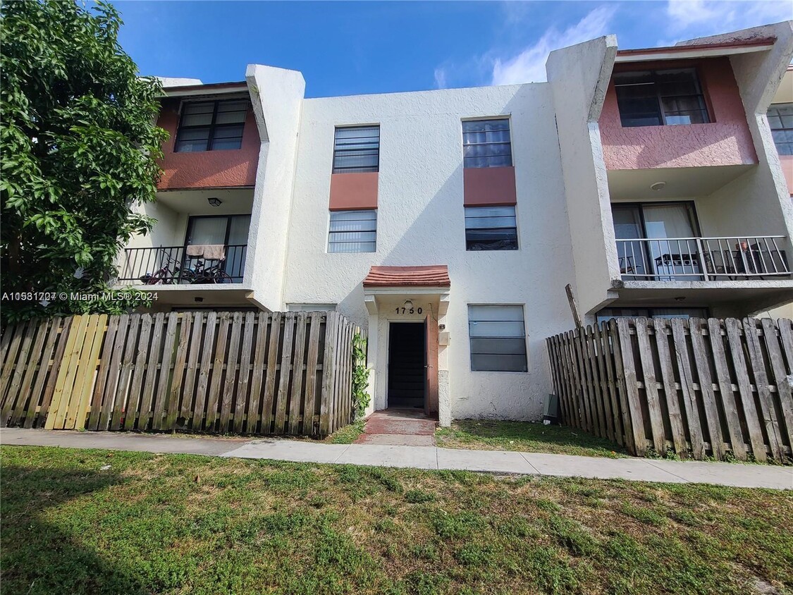Primary Photo - 1750 NW 55th Ave