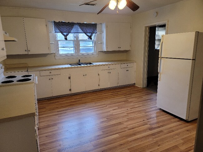 Foto del edificio - 146 Mills Rd