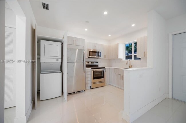 Foto del edificio - 1080 NE 80th St