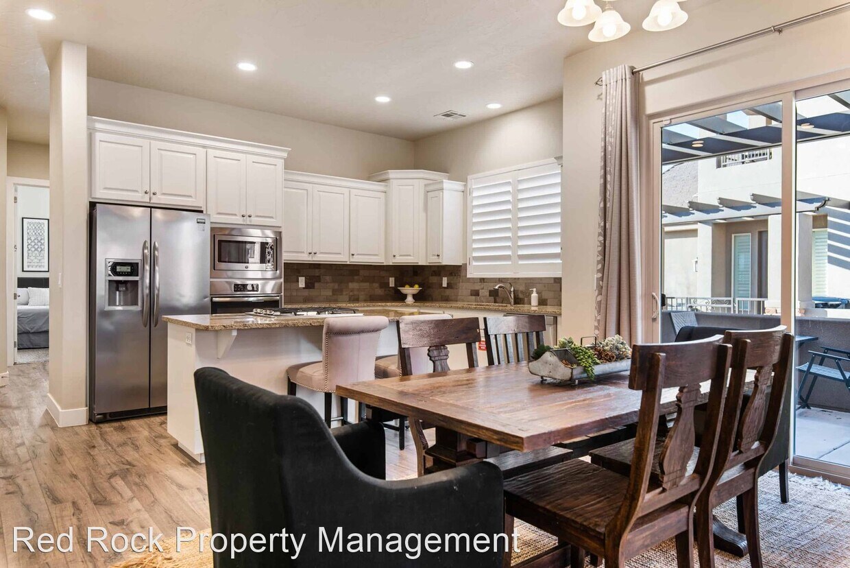 Foto principal - 3 br, 2 bath House - 2069 N Coral Ridge