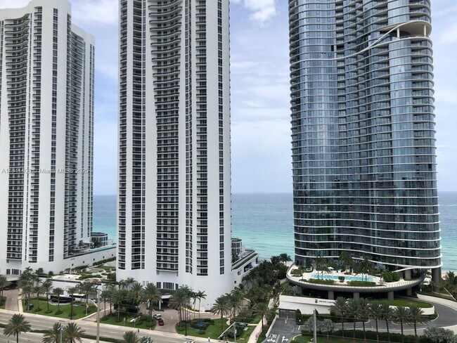 Foto del edificio - 100 Bayview Dr