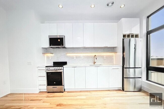 Building Photo - LEASE-BREAKE!!! 1BR apartment in Luxury Bu...