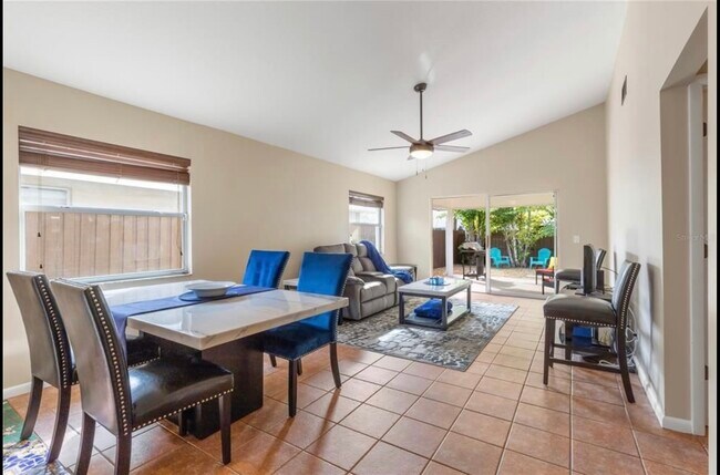 Building Photo - 110 42nd Ave N