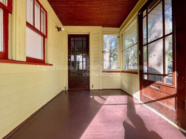 Foto del edificio - 1183 Emerson Ave