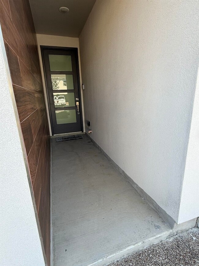 Building Photo - 9918 Kaspar Dr