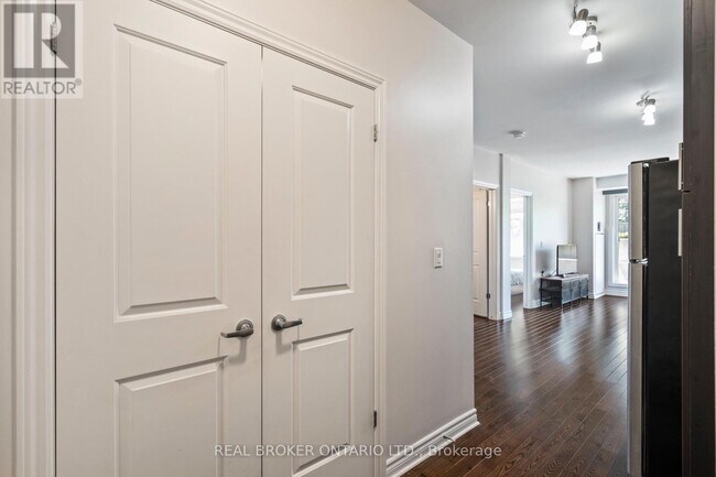 Photo du bâtiment - 3684 Fallowfield Rd