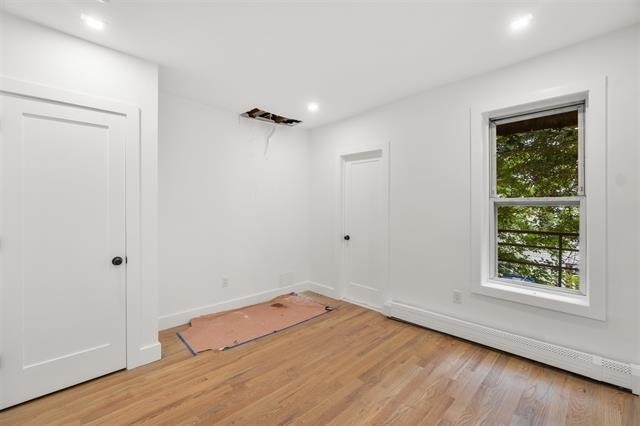 Foto del edificio - 232 Van Horne St