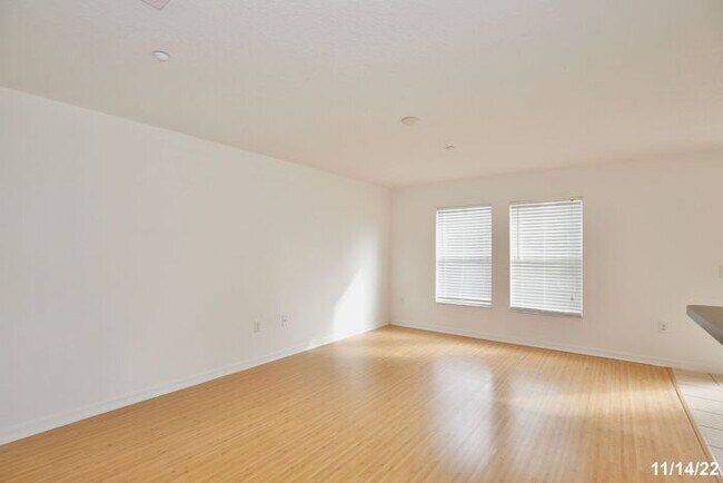 Foto del edificio - Beautiful 3/2.5 Spacious Townhome with a 2...