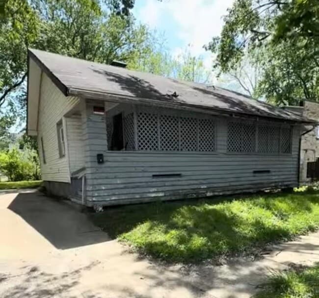 Building Photo - 927 W North St