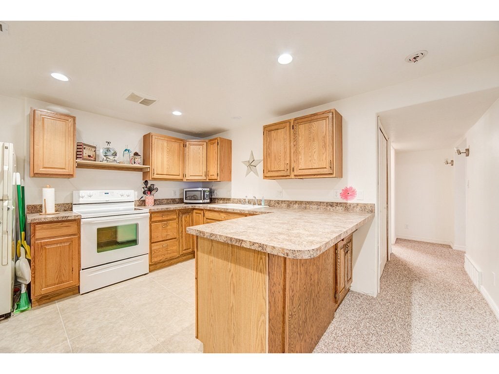 Building Photo - 936 Mountain Side Dr E