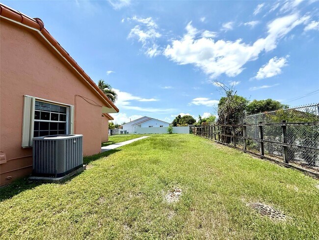 Foto del edificio - 20751 NW 30th Ct