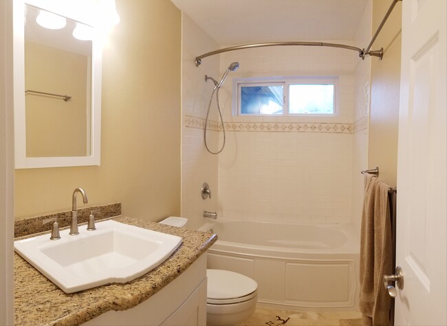 Full bath - 21680 Seacrest Ave NE