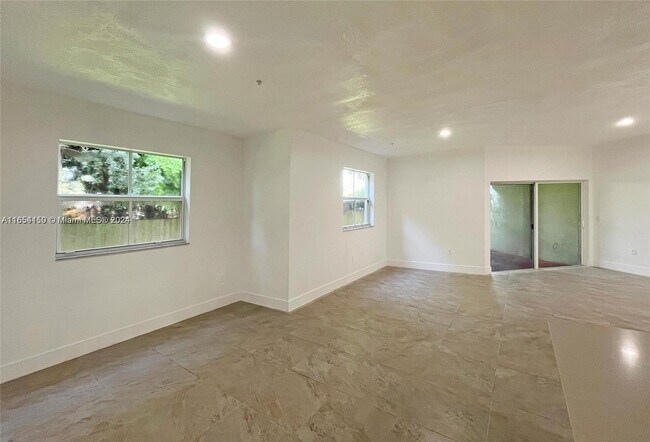 Foto del edificio - 230 NW 109th Ave