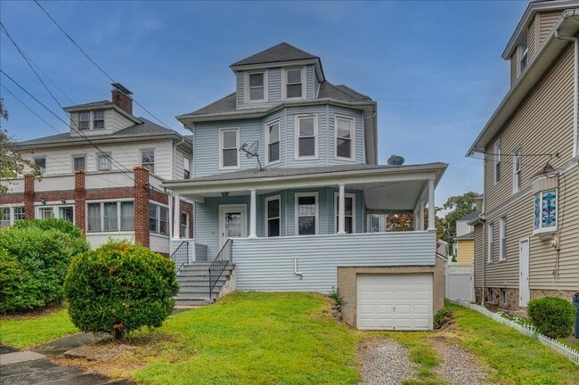 Building Photo - 4 Bed 1 Bath Large Home