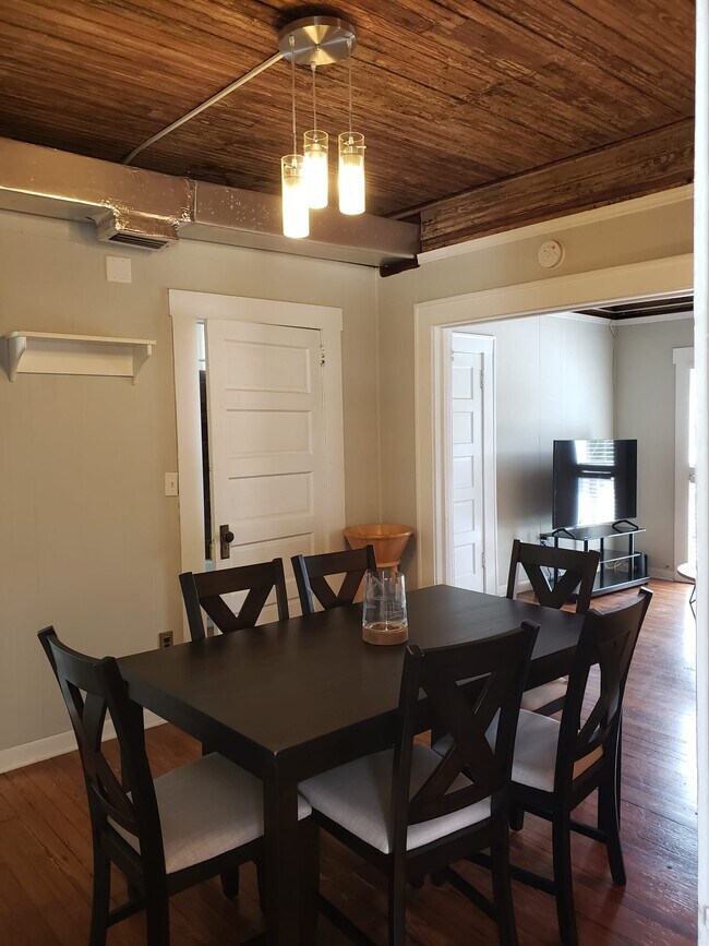 Dining room - 1004 W Swann Ave
