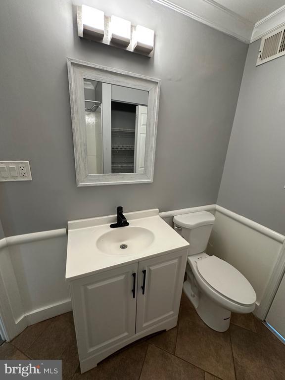 Foto del edificio - 9708 Lake Point Ct