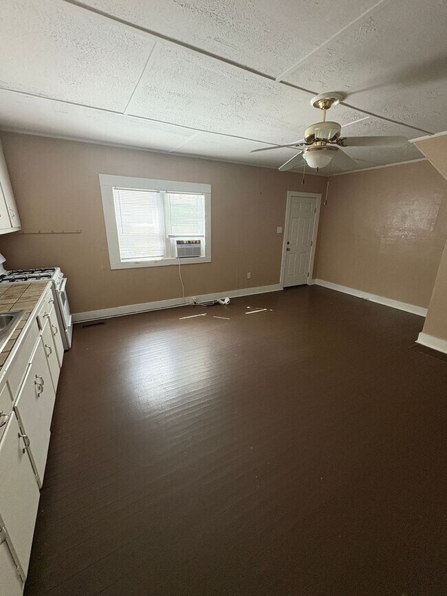 Foto del edificio - East 14th Triplex