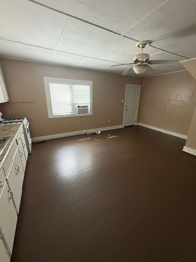 Building Photo - East 14th Triplex