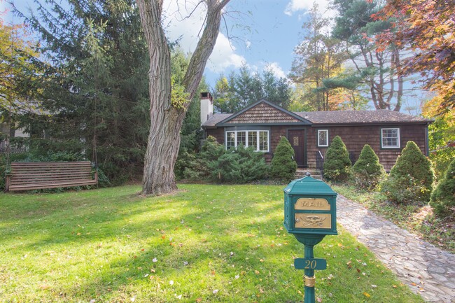 Building Photo - 20 Maple Dr