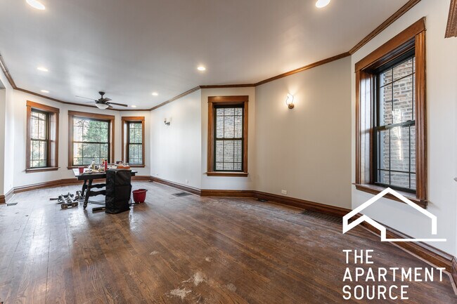 Foto del edificio - 2034 N Sawyer Ave