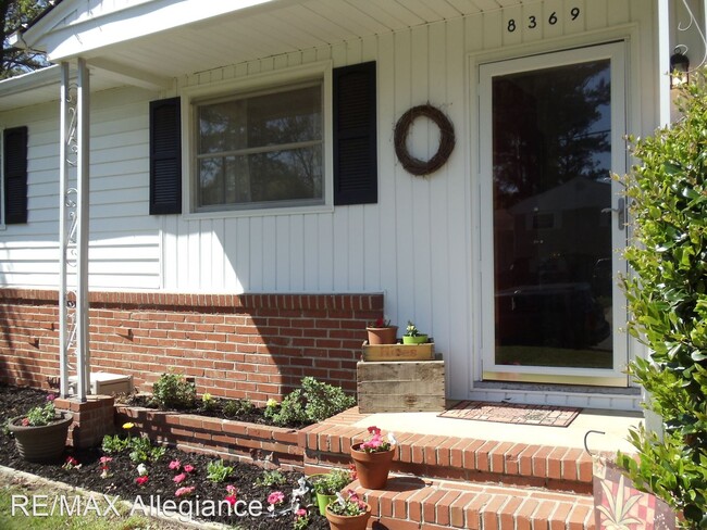 Building Photo - 3 br, 1.5 bath House - 8369 WOODY DRIVE