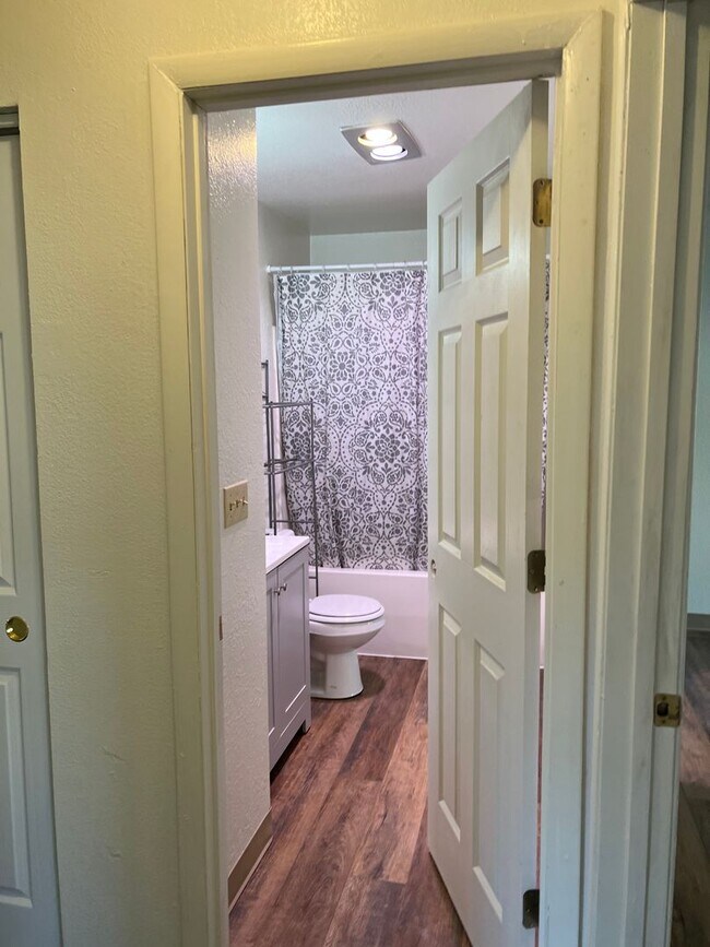 Building Photo - 3 bedroom 1 bathroom house - Lakeview, Oregon
