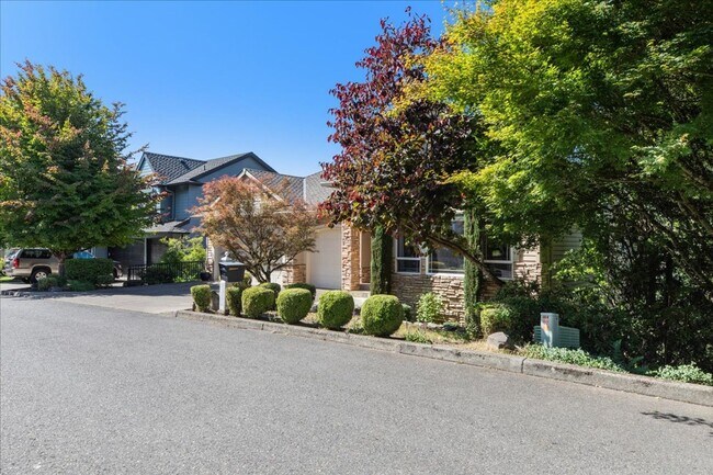 Foto del edificio - Spacious and Inviting in Forest Heights wi...