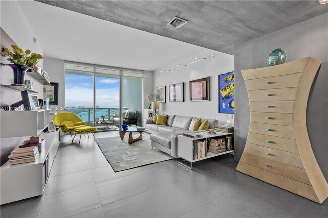 Building Photo - 900 Biscayne Blvd