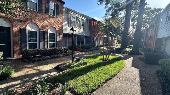 Building Photo - 407 Bendwood Dr