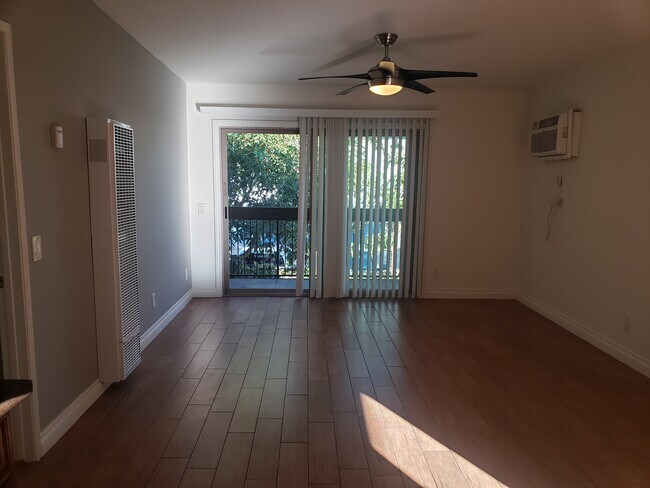 Foto del edificio - 1544 E Quincy Ave