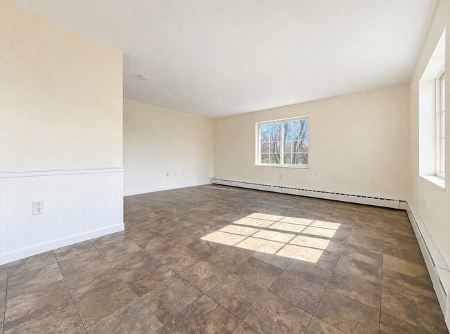 Building Photo - 7 Tompkins St