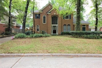 Building Photo - 154 E Elm Crescent