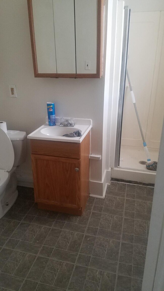 Bathroom - 4313 Henry Ave