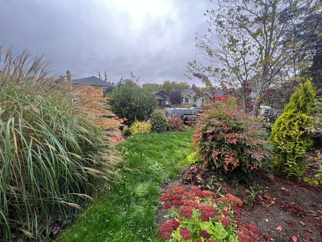 Building Photo - Cozy 2 Bedroom in Charming Everett Neighbo...