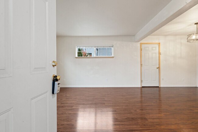 Building Photo - 4 Bedroom Home in Fabulous Poulsbo Location