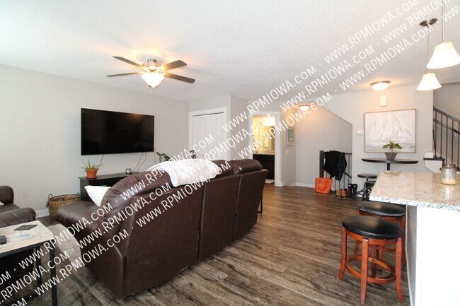 Building Photo - 2 CAR ATTACHED GARAGE!!!! 2 Bedroom, 2.5 B...